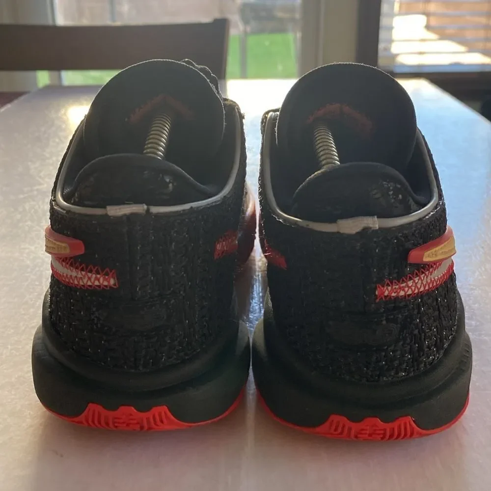 NIKE Lebron XX Pink Diamond Collection Size 6Y / 7.5 Women’s